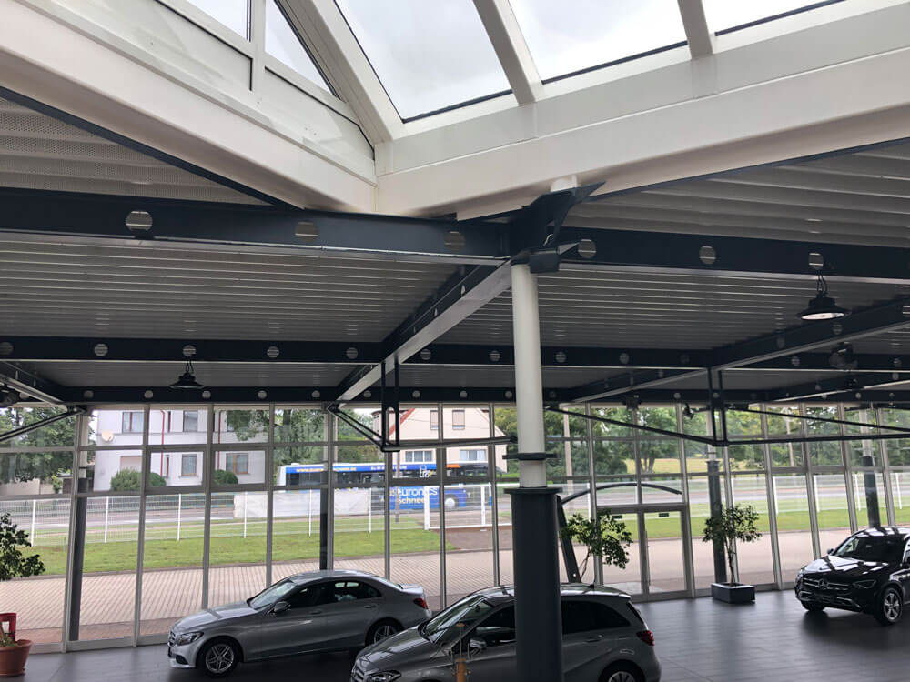 Autohaus Moll, LED Showroom- und Werkstattbeleuchtung mit hoher Farbwiedergabe